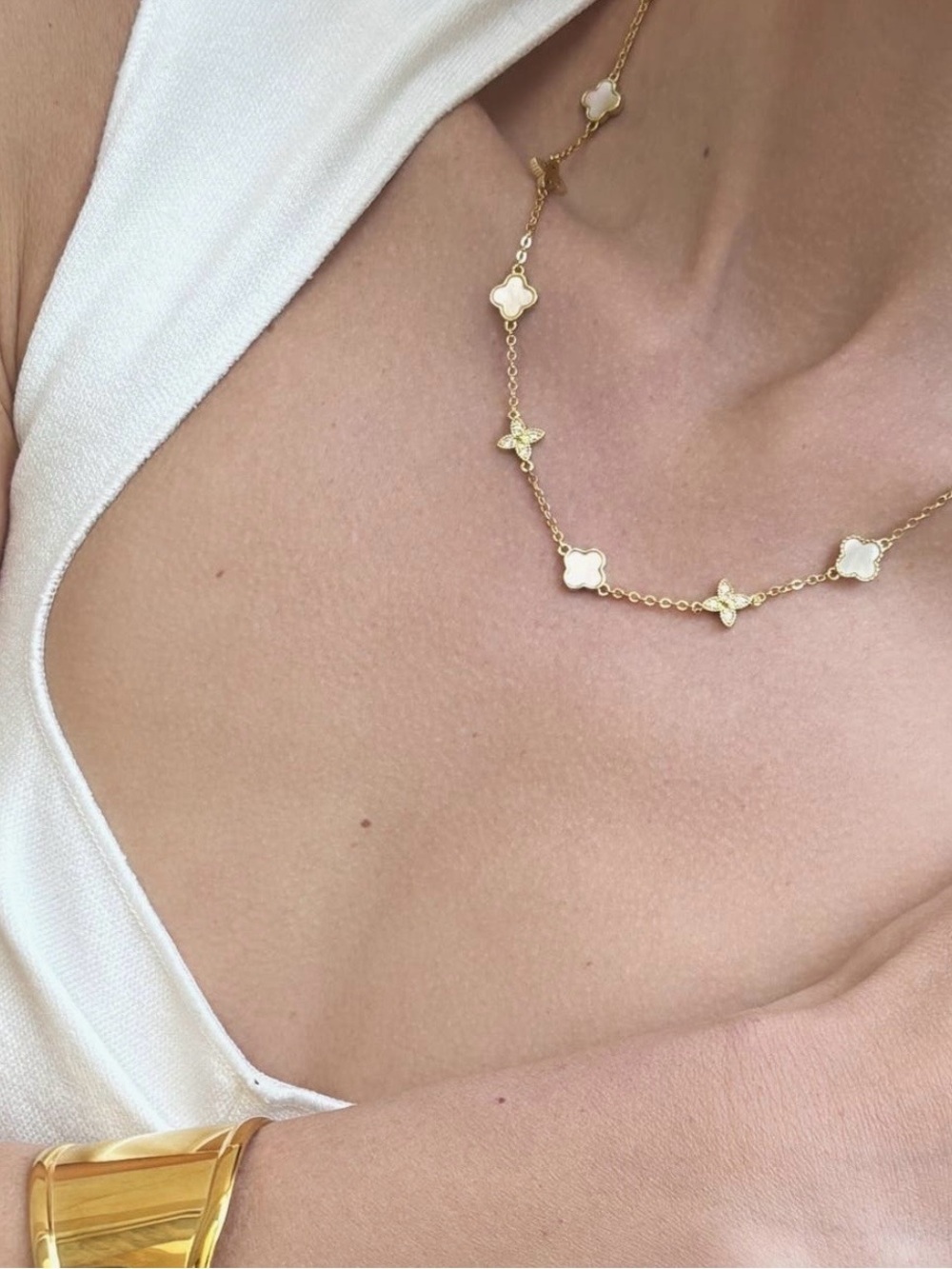 Mixed Mother-of-Pearl & Cubic Zirconia Clover Station Necklace 14K Gold Plated🤍✨ - Picture 4 of 6